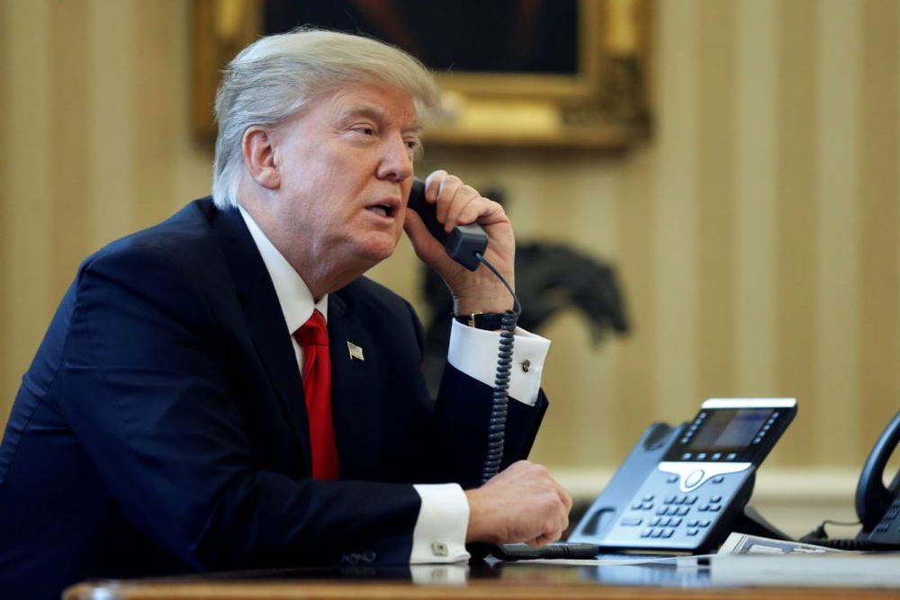 donvict trump talking on the phone
