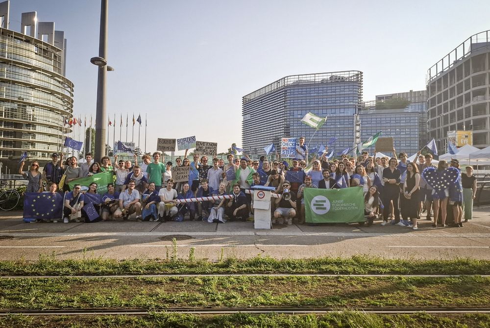 Demonstration vor dem Europaparlament