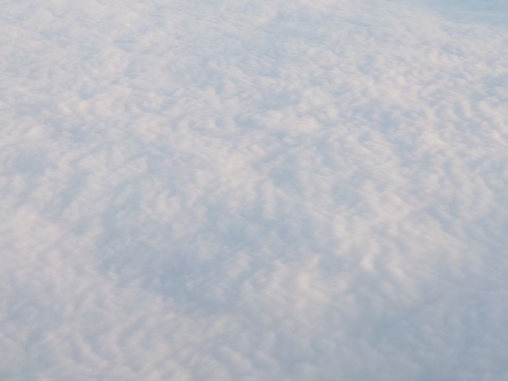 雪雲？を上空から眺めてる