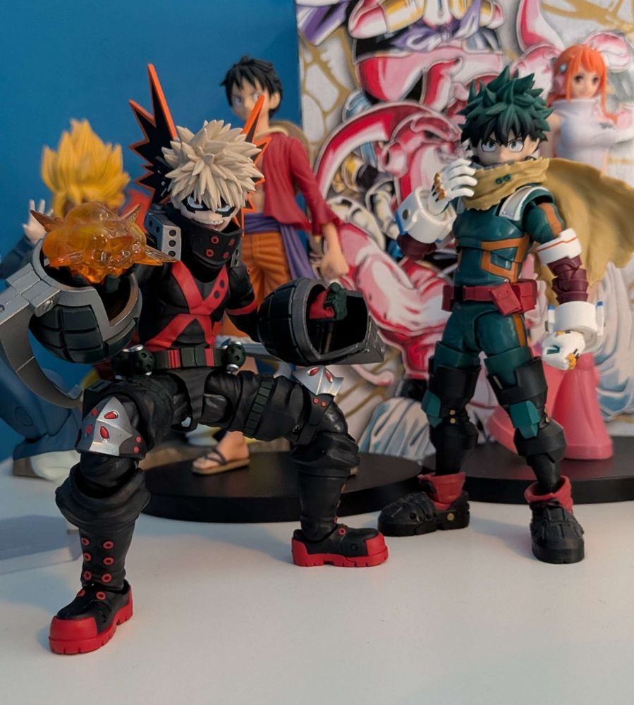 SH Figuarts figures of Deku and Bakugo