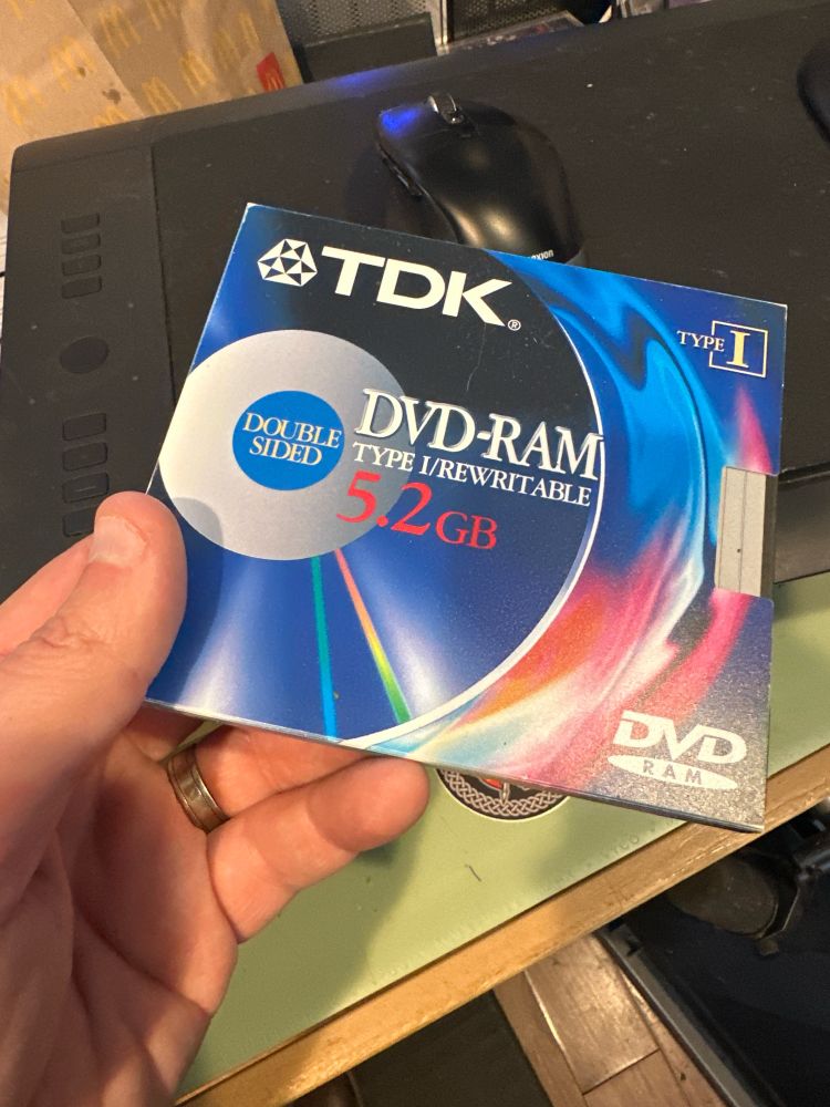 Dvdram case and disk