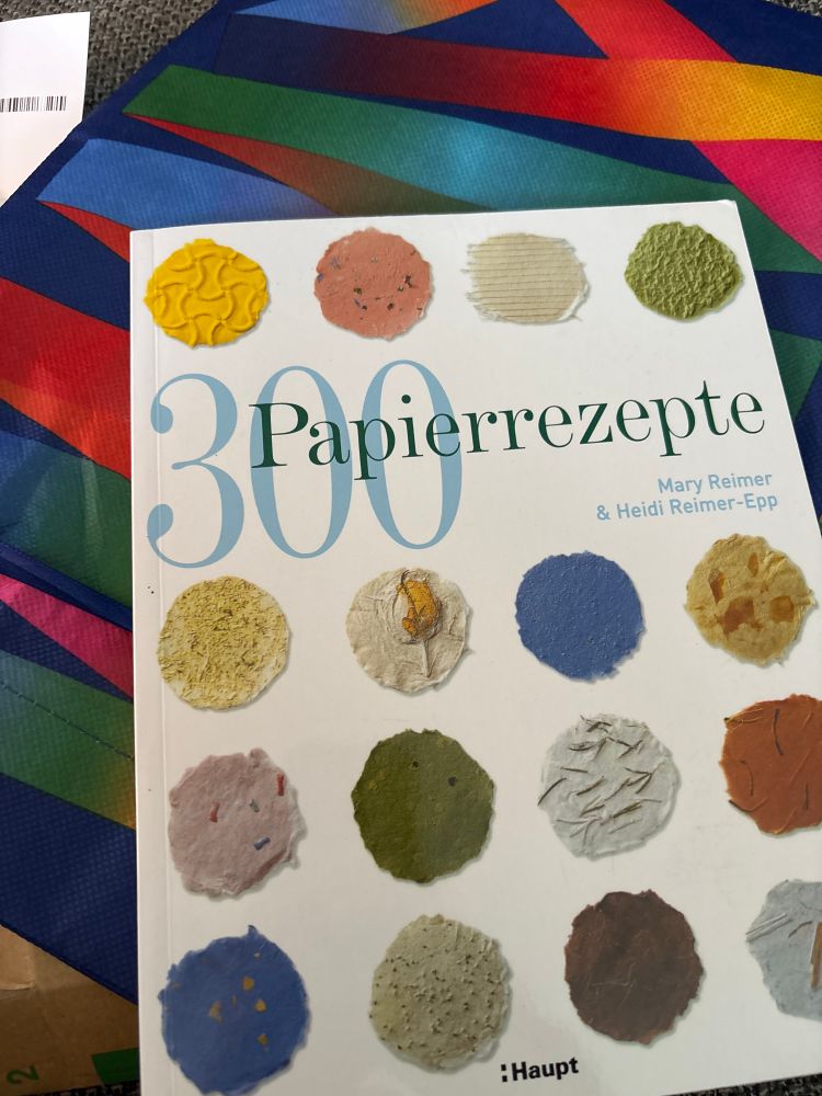 Ein Buch zur Papierherstellung von meiner Amazonwunschliste