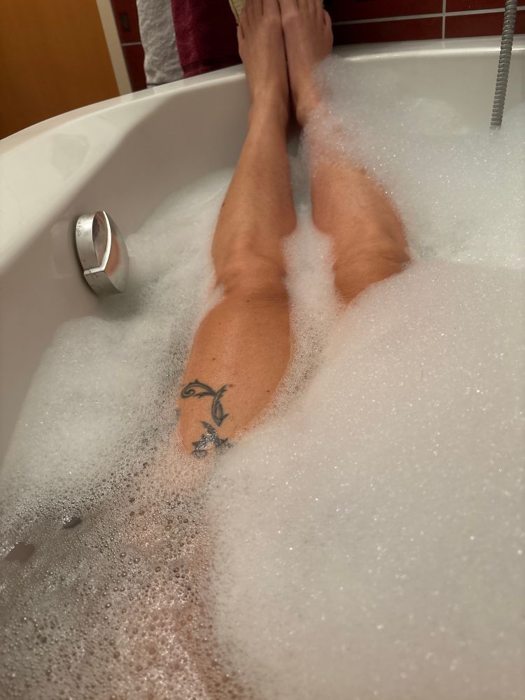 Meine Beine im Schaumbad