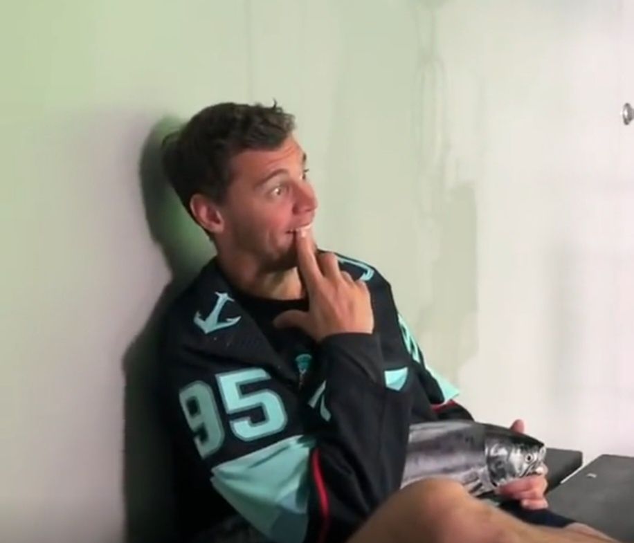 Andre Burakovsky being very unsettled