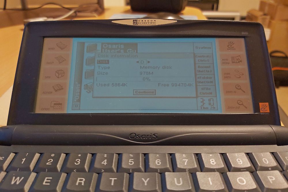 Photo of an Osaris PDA showing that the "D" drive has a capacity of 978MB.