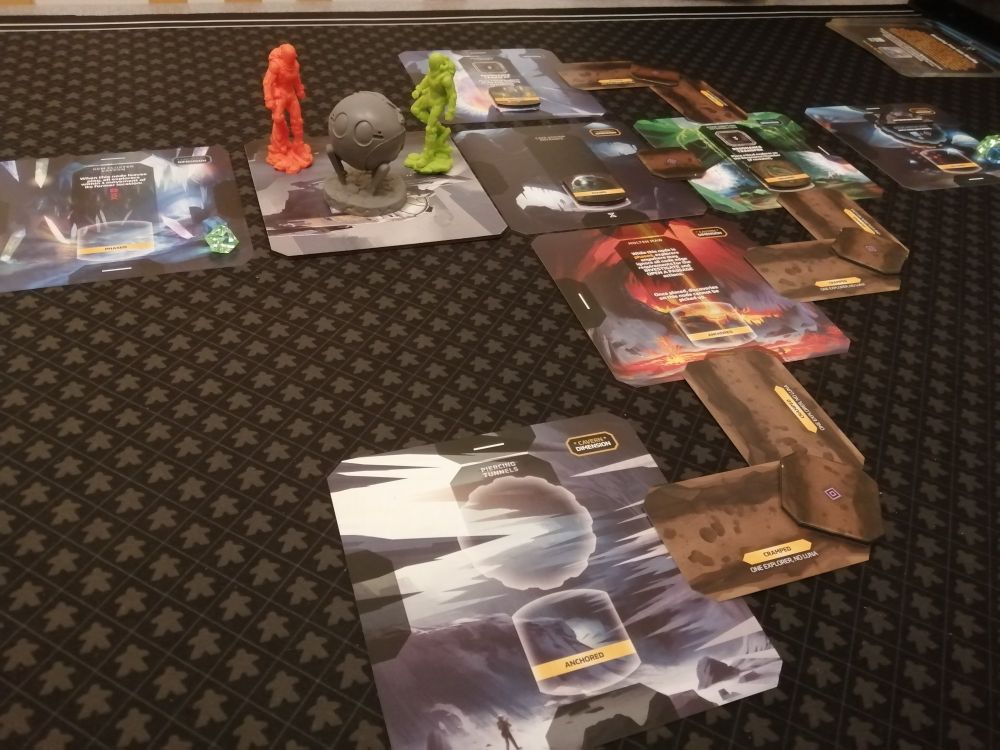 Vu de la planète en fin de partie, avec l'équipage de retour sur le Scarab. 