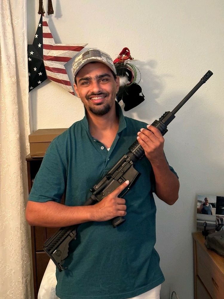 Foto de quando o passaporte intergalático, da árvore Caixa de Pandora, ainda estava pendente de ser emitido e os 1 "quadrilhão" de anjos carniceiros das legiões do juízo/ressurreição viviam tranquilamente em outros sistemas de mundos, de galáxias distantes, sem serem invocados pelo órfão para acamparem na árvore afim conhecerem fantasias de "seguidores de Cristo" deste planeta, e seus "alaridos de alegria", com a figurinha chamada Jesus do qual eles nunca ouviram falar antes. Maitreya não tem nada haver com essas nebulosas espirais forâneas. #FicaADicaAntesDaSurra