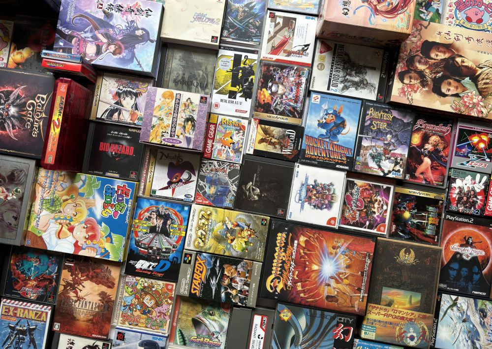 An overhead photo of some of my favourite games, smushed together in an artistic mosiac kinda thing on the floor. It's a nice mix of popular stuff like Final Fantasy 12 and Phantasy Star Online, alongside less well known titles like Illusion City and Fantasia Sango 2.