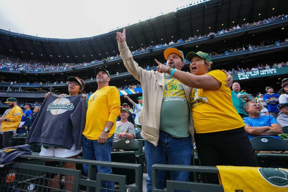 A’s lose last game playing for Oakland, fall 6-4 to Mariners in Seattle