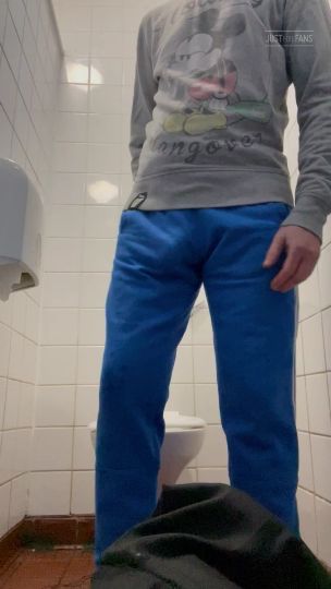 A new JFF superfan is enjoying my 425 videos, 37 photos, with 647 likes. See ALL my content at: justfor.fans/Jonny4Dad?Source=NewFanBlueSky