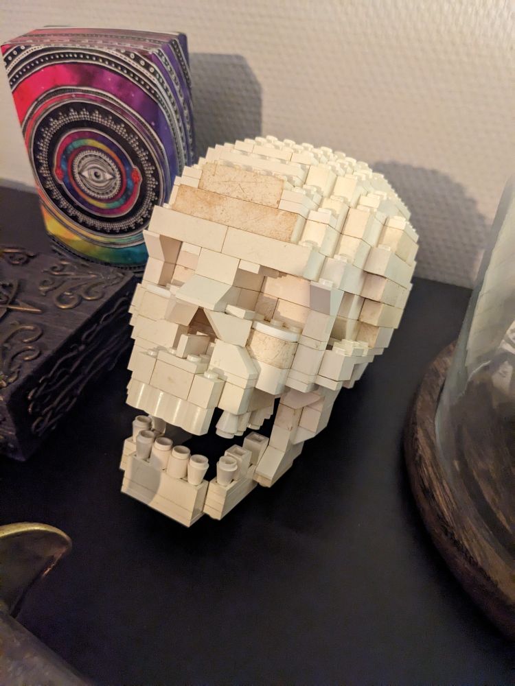 A skull made of Lego bricks