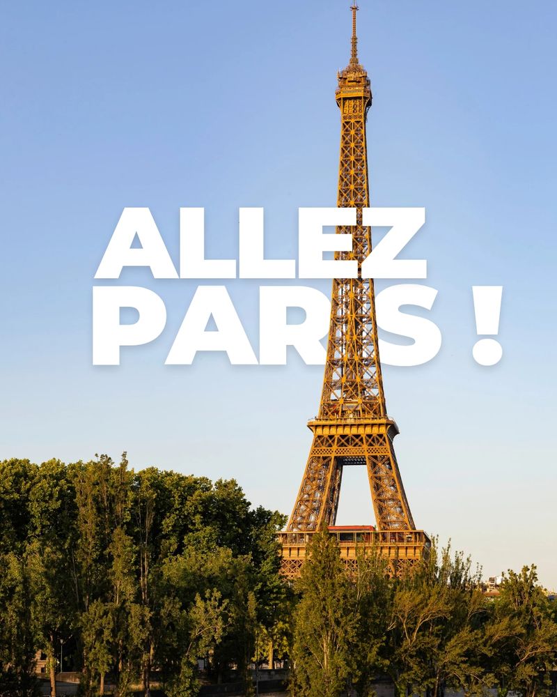 Photo de la Tour Eiffel avec "Allez Paris"