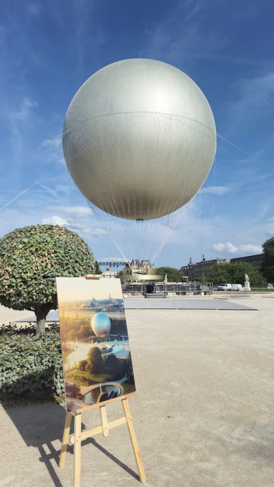 Photo de la Vasque en fond et un chevalet avec une photo de la Vasque pendant les Jeux en premier plan.