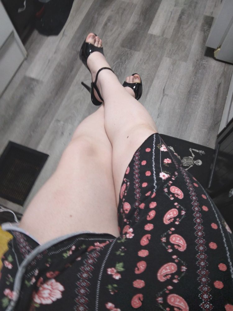 Pale legs! Not yet at Cammy or Chun-Li levels but still decently thicc?