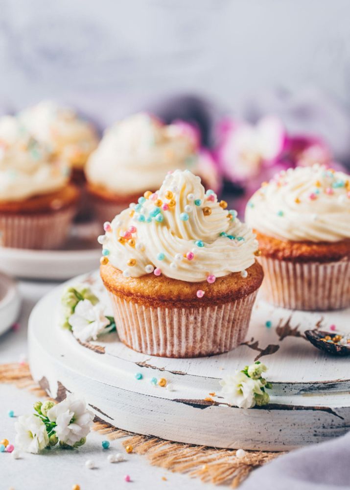 Vanille Cupcakes mit Frosting (Vegane Muffins)