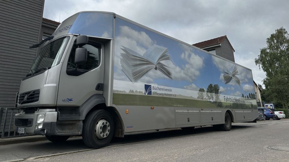 Die rollende Bibliothek: Bücherbus tourt durch Ostholstein