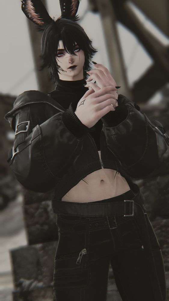 Closed-up of the same male viera with the same clothes.