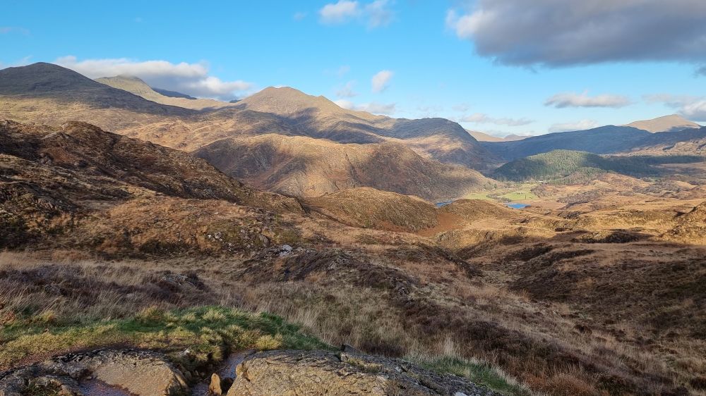 Golygfa o'r Wyddfa a Nant Gwynant