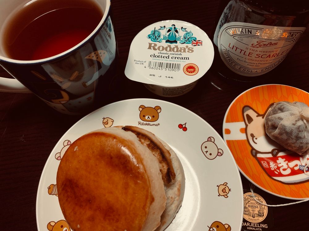 スコーン：グラントリーホール
クロテッドクリーム：ロダス
ジャム：チップトリー
紅茶：マリアージュフレール