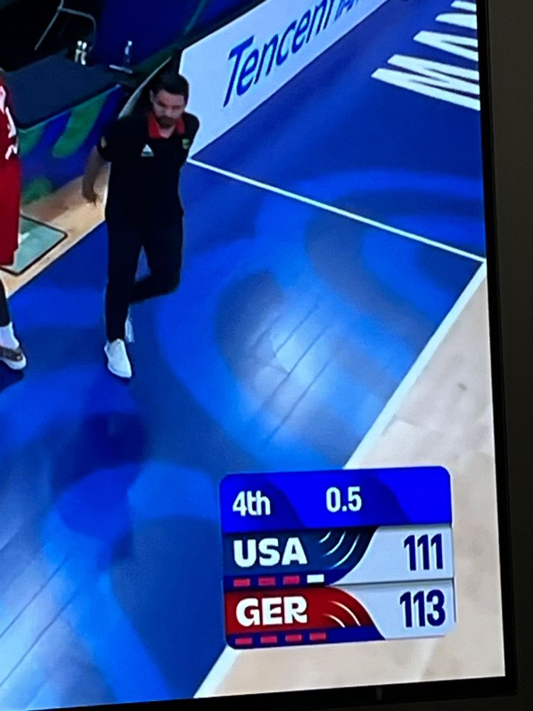 Noch 0,5 sec auf der Uhr, es steht 111 USA, 113 GER