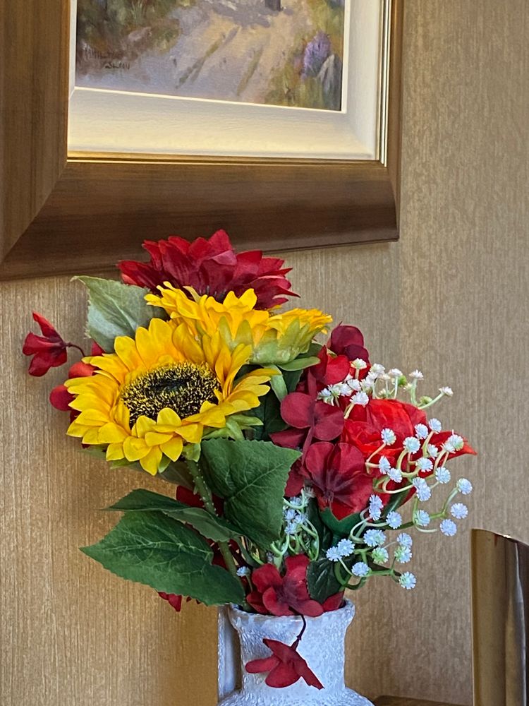 Flowers in lounge at Arnold’s Hotel