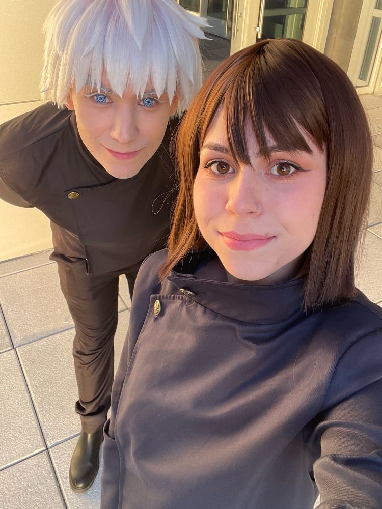 Gojo and shoko from jujutsu kaisen taking a self by a wall