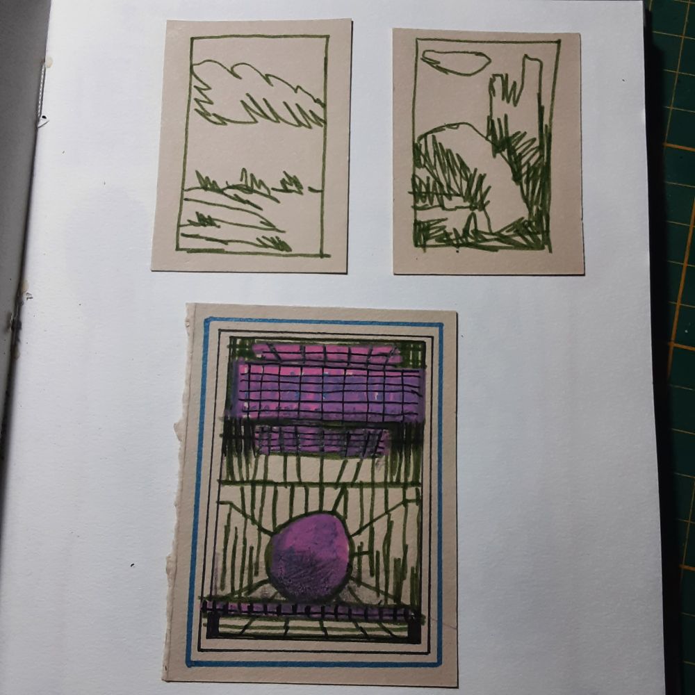 Trois cases au fond beige au stylo vert, les deux premières cases représentent des paysages et la dernière un cercle et des rectangles rose à la symétrie hasardeuse. 