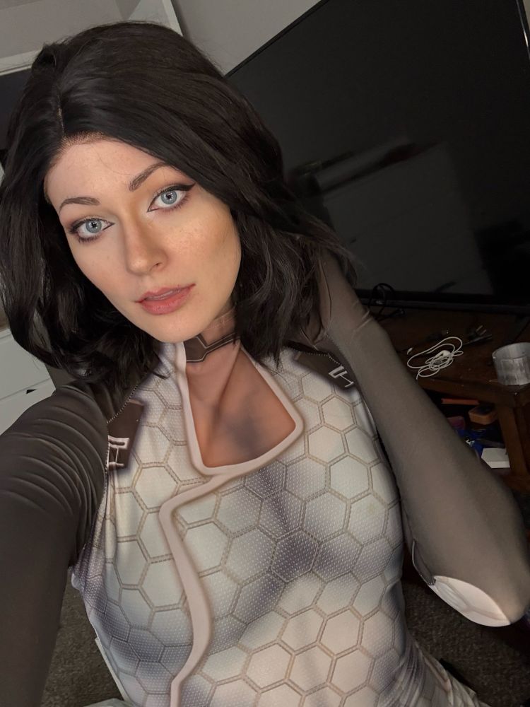 A selfie of me in my Miranda cosplay!