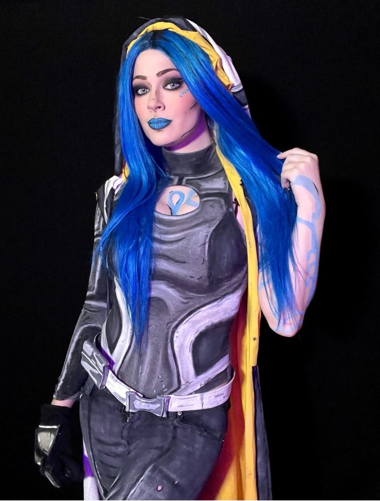 A selfie of me in my maya from borderlands 3 cosplay
