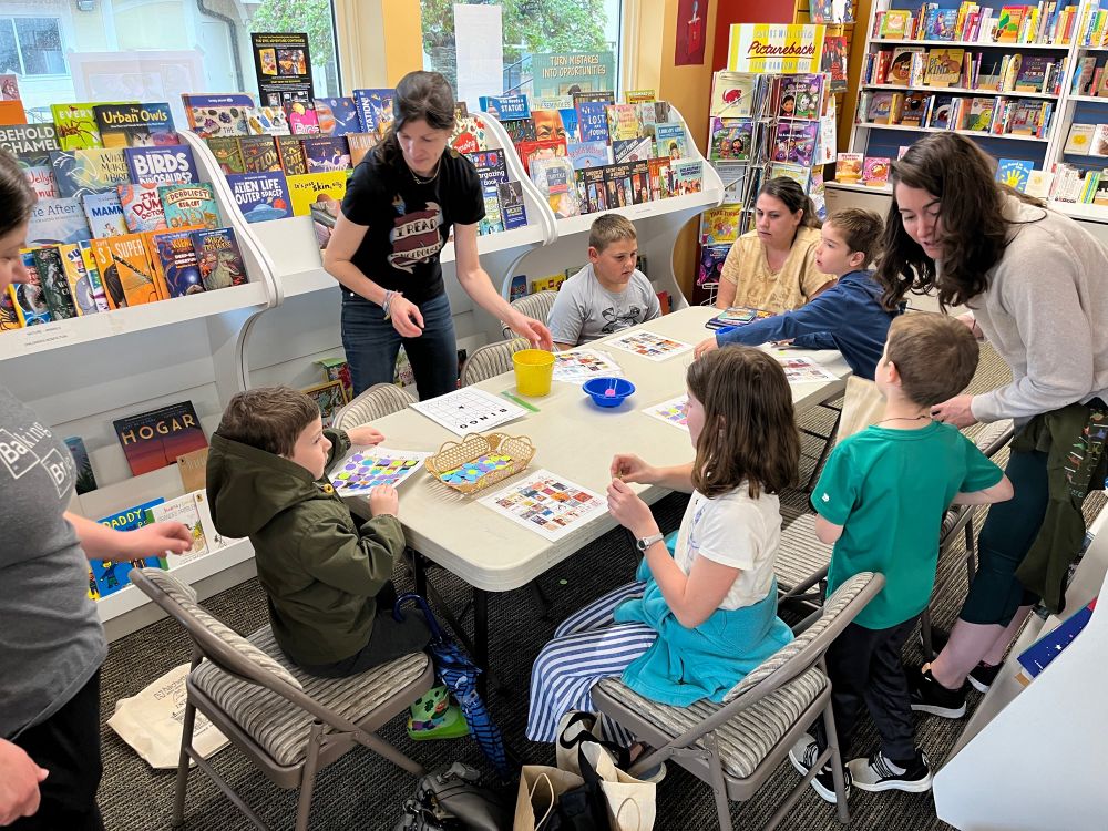 Bookseller Laure hosts a group of kids in a bingo game
