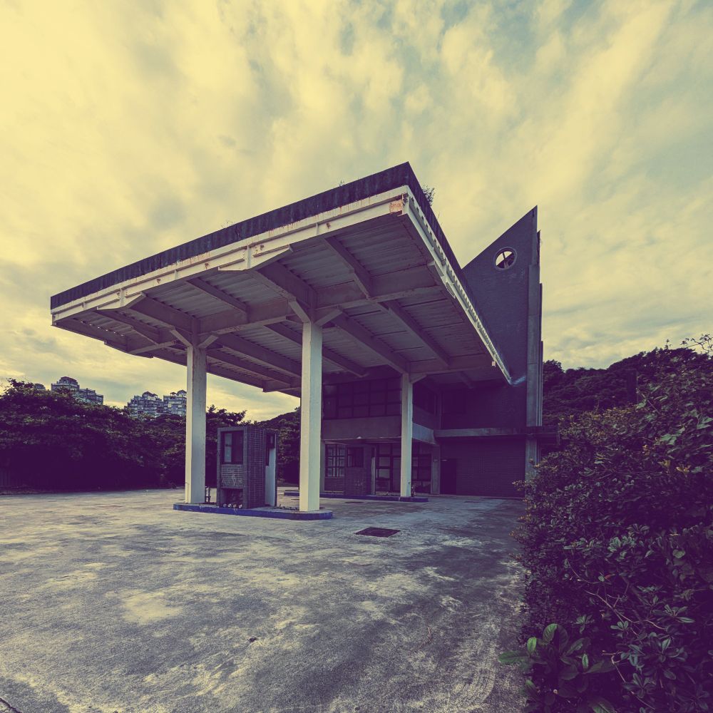 This is a gas station, perhaps? Or maybe a service station? The long carport gives some indication, while the building looks like perhaps you could put a small store and maybe a residence on top. There were so many angles.