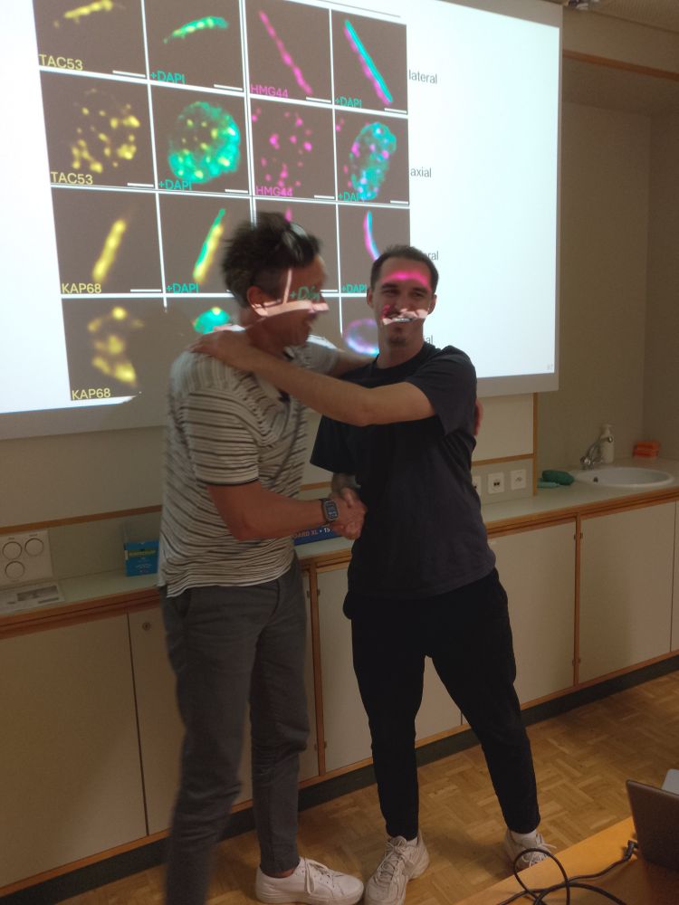 First author of the paper Lim along with his PhD advisor. Congrats both!