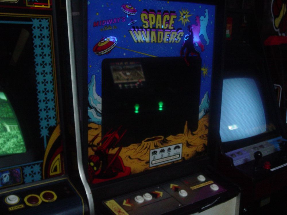 A snap a Space Invaders caninet