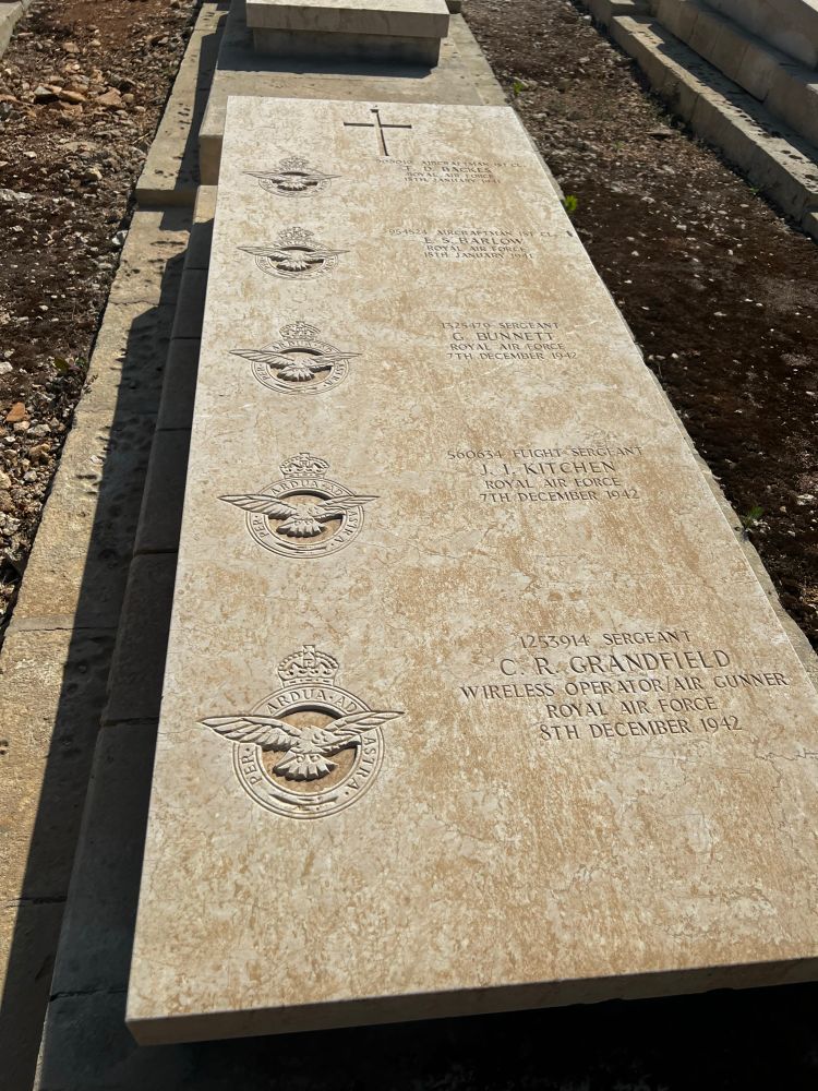 Aircrew graves at Kalkarra naval cemetery