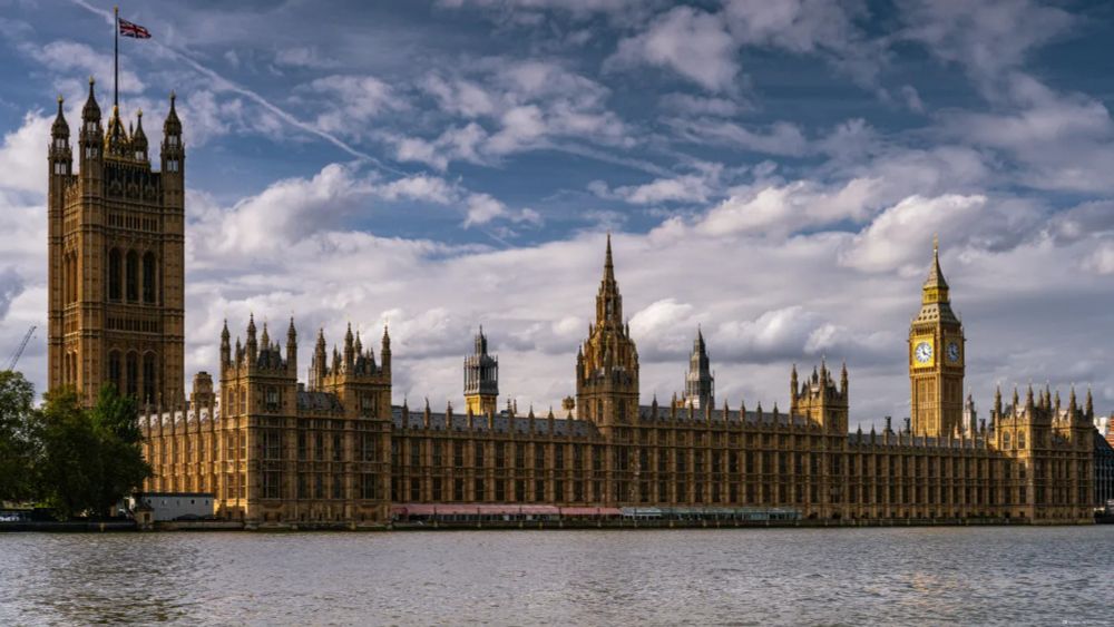 Palace of Westminster and Westminster Abbey including Saint Margaret’s Church | Sony Global - α CLOCK: world time, captured by α