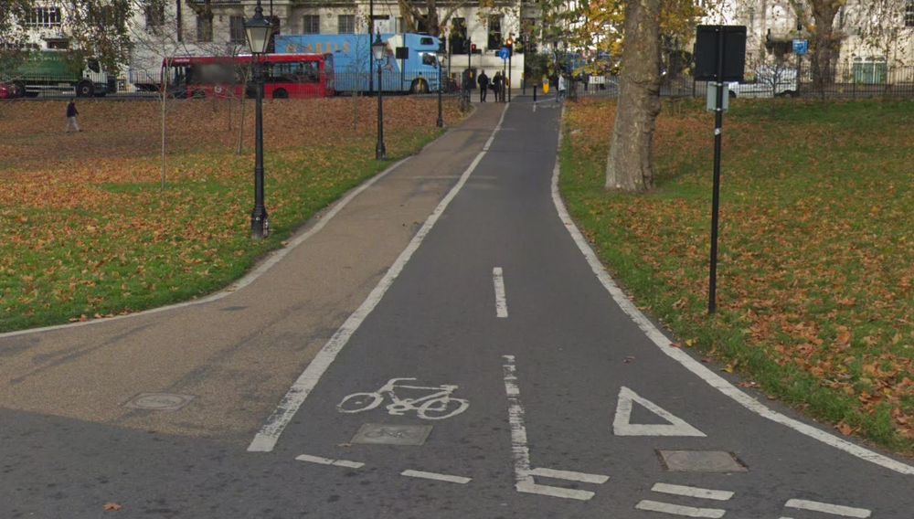 Image of cycle route towards Stanhope Place in London from Hyde Park
