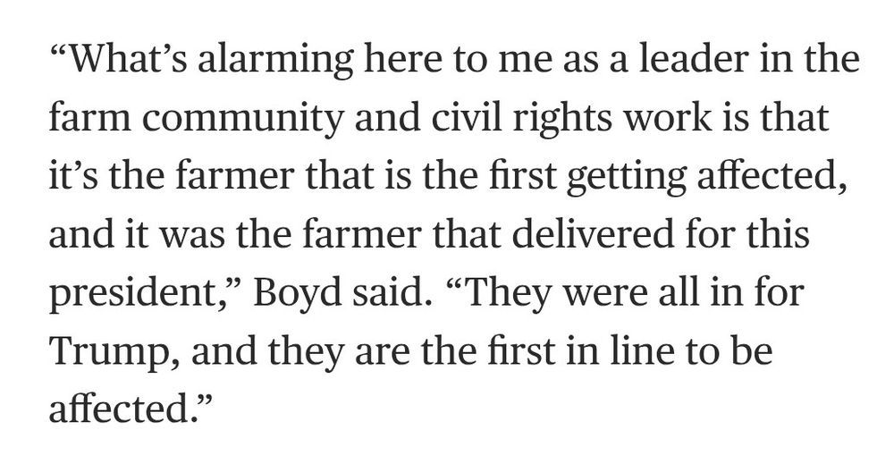 Zitat aus einem NBC-Beitrag über die US-Landwirtschaft unter Trump. Ein Funktionär und Landwirt beklagt, dass die Bauern, obwohl sie Trump gewählt hätten, nun die Ersten wären, bei denen gespart werde.