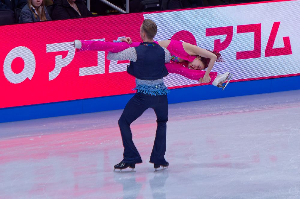 Yuka Orihara - Juho Pirinen, lift while doing splits