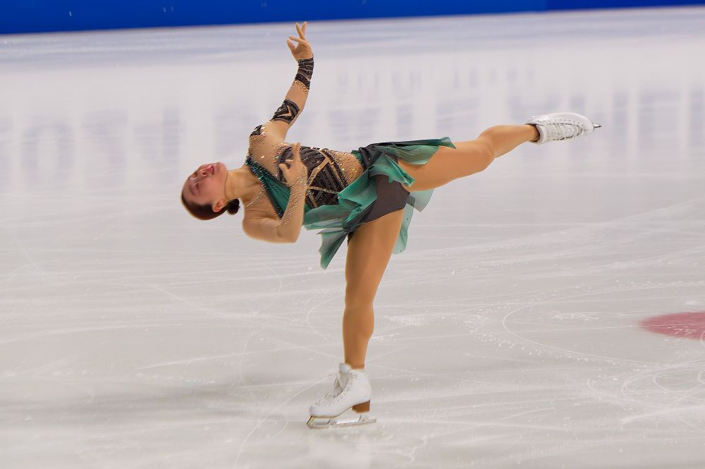 Wakaba Higuchi camel spin in green and black outfit
#skateamerica #skateamerica2024