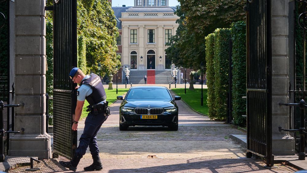 In Den Haag gaan veel scenario's rond na het opstappen van NSC uit het kabinet.