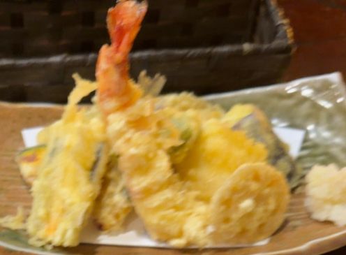 ブレブレの天ぷら盛り合わせ写真
白身魚がふわふわでした