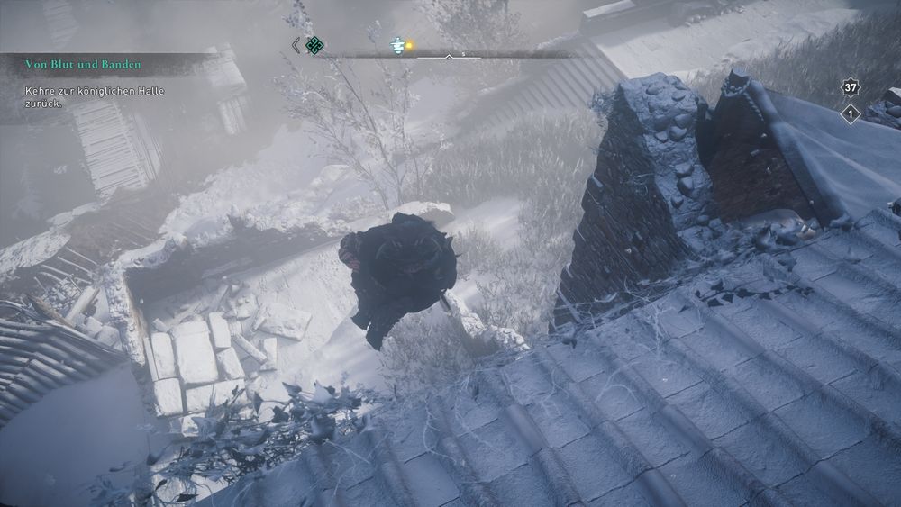 Screenshot Assassin's Creed Valhalla. Die Spielfigur klammert sich an einen unsichtbaren Vorsprung und krümmt sich daher in der Luft. Ein Armlänge zu ihr ein verschneites Dach. Unter ihr verschneite Festungstrümmer.