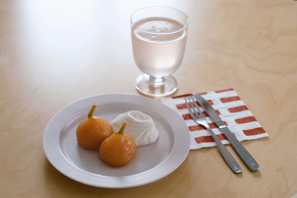 いちじくのコンポートにヨーグルトクリームを添えたもの、いちじくシロップソーダ