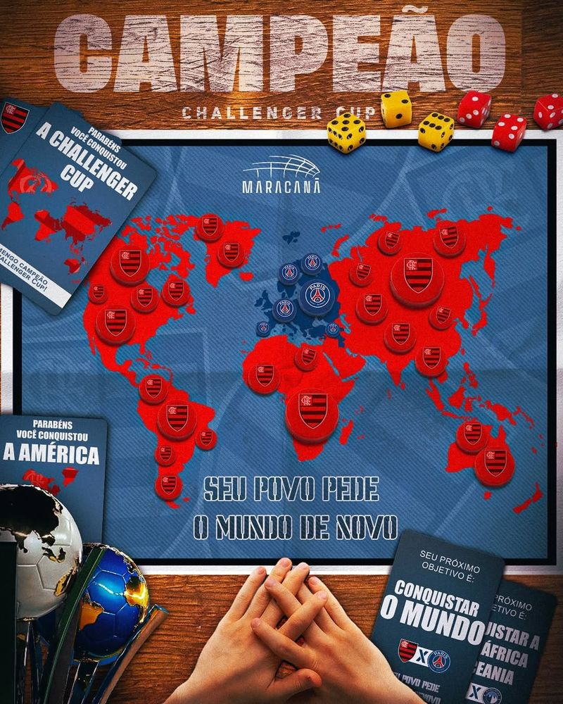 Imagem do mapa-mundi com todos os países pintados de vermelho com o escudo do Flamengo em cima, exceto Europa, que está azul, com o escudo do PSG em cima. Há ilustração das taças Challenger Cup e Dérbi das Américas em um canto, ilustrações de passaporte no outro... dados rolados... e um texto no mapa: "Seu povo pede o mundo de novo"