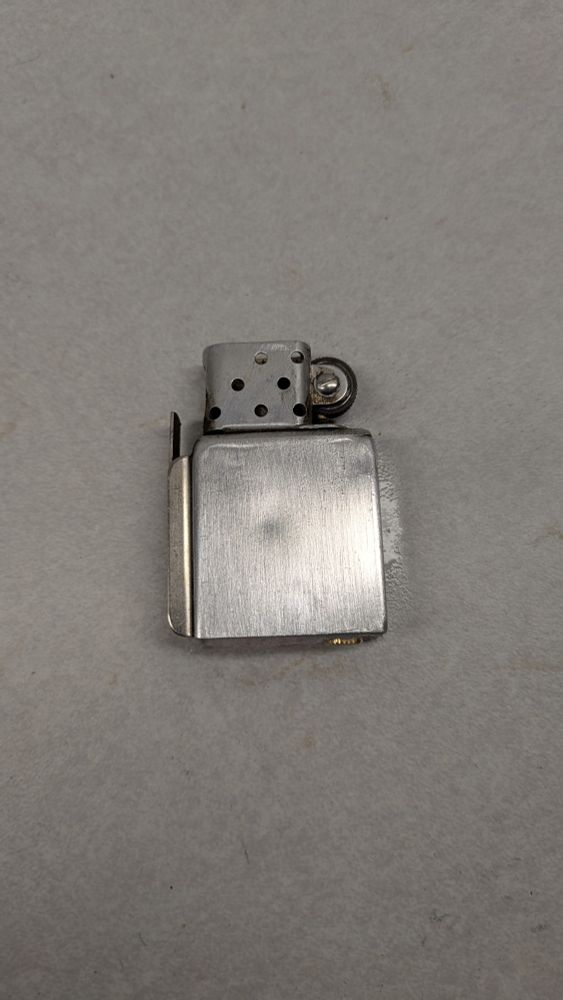 The insert of the lighter. Cleaned up, new wadding and wick, and new wick. 

Had to remove the wheel to clean out the flint tube. 