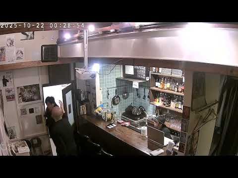 【2025年10月22日 高円寺・BAR人民の敵】アキノリ足軽未満〝指詰め来店〟時の店内防犯カメラ映像【音声なし】