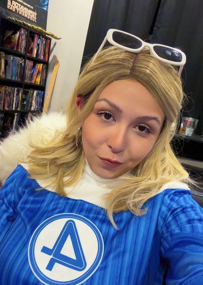 My selfie as sue storm in a blonde wig, featuring my marilyn monroe ray bans