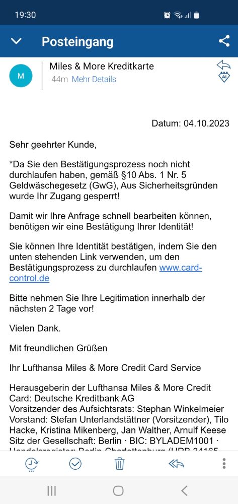 Bild einer PhishingEmail in der der Empfänger aufgefordert wird einem verdächtigen Link zu folgen.