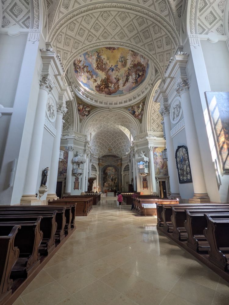The central nave view