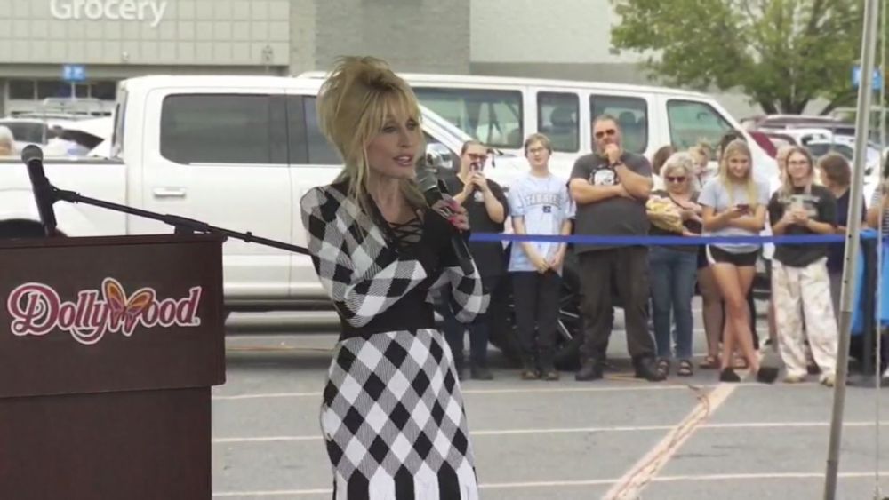 Dolly Parton announces $2 million donation to flood relief